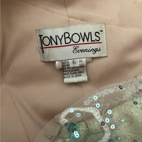 Beautiful formal dress. Worn once to wedding, great for prom, sweet 16 etc - Picture 3 of 4